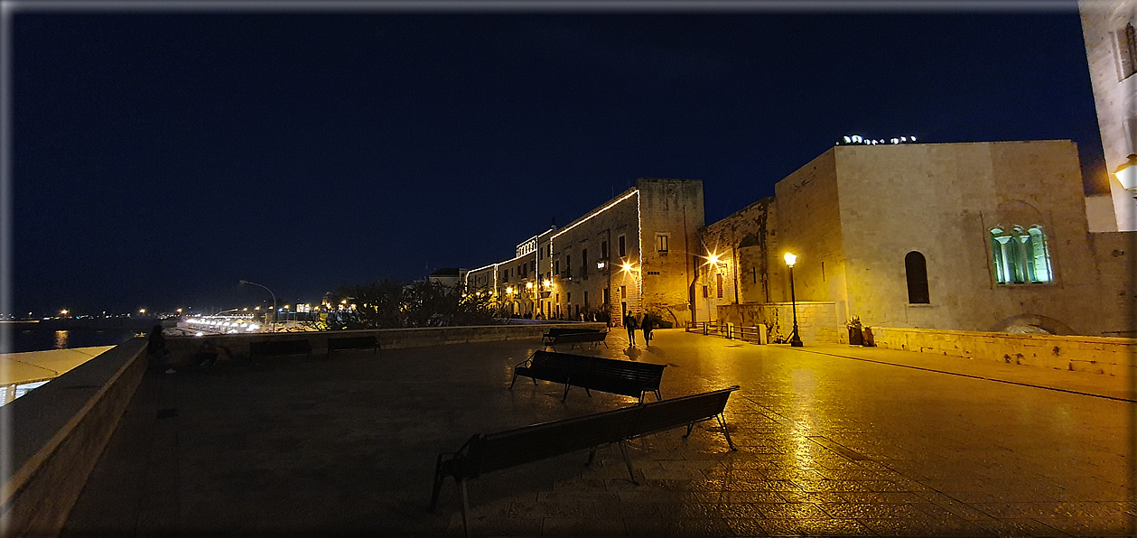 foto Bari di notte